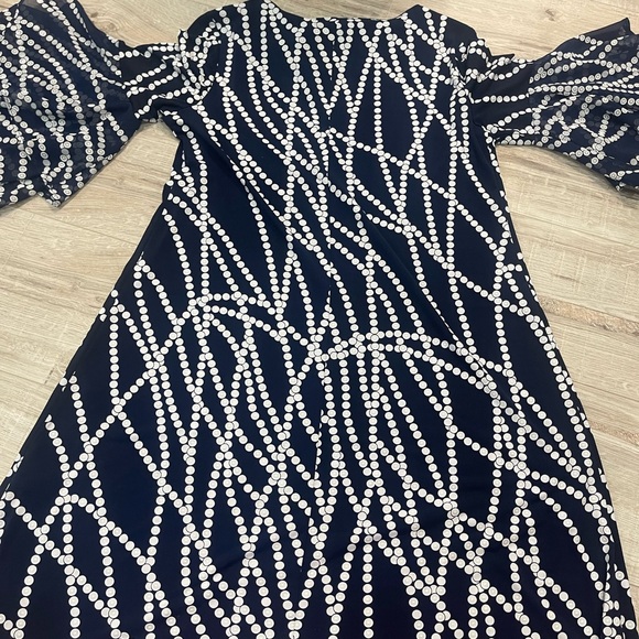 Sandra Darren NEW Navy Blue Textured Polka Dot  Sz6  Stretch fluttered sleeve - Picture 6 of 9